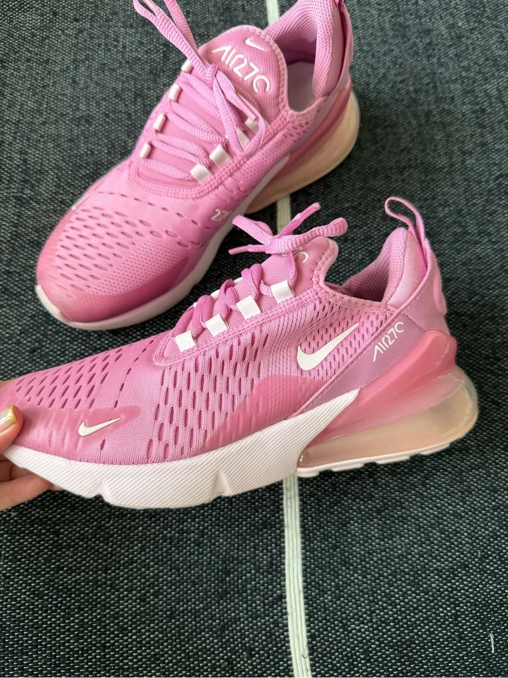 Nike AirMax 270 BIG KID 5.5 which is a women’s 6.6/7 runs narrow EUC